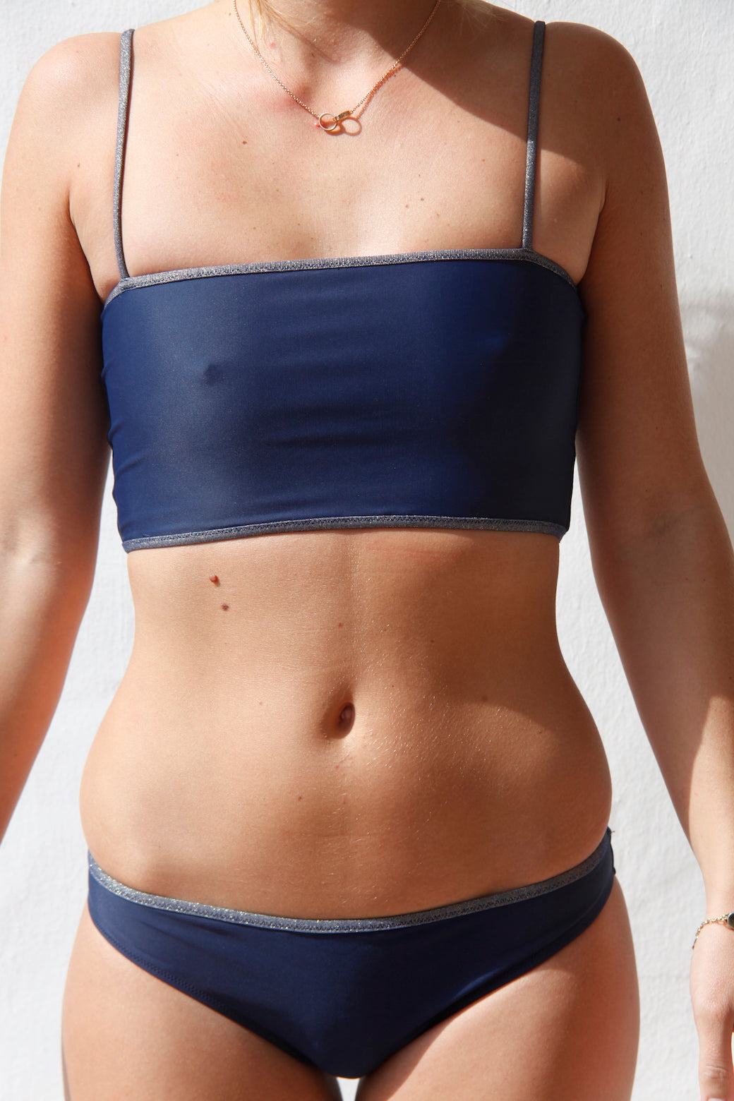 maillot de bain deux pièces brassière bleu marine
